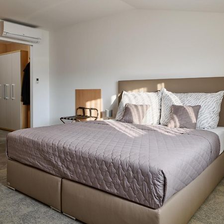 מלאדה בולסלאב Hotel Osvit מראה חיצוני תמונה