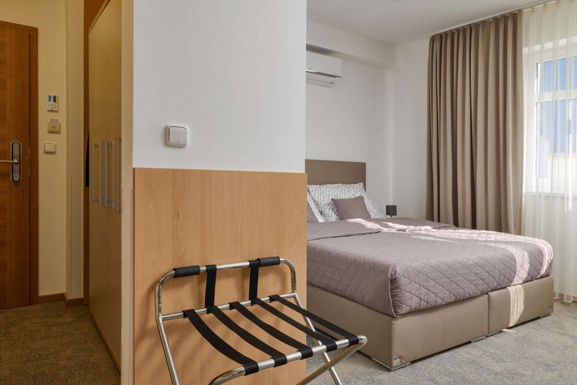 מלאדה בולסלאב Hotel Osvit מראה חיצוני תמונה