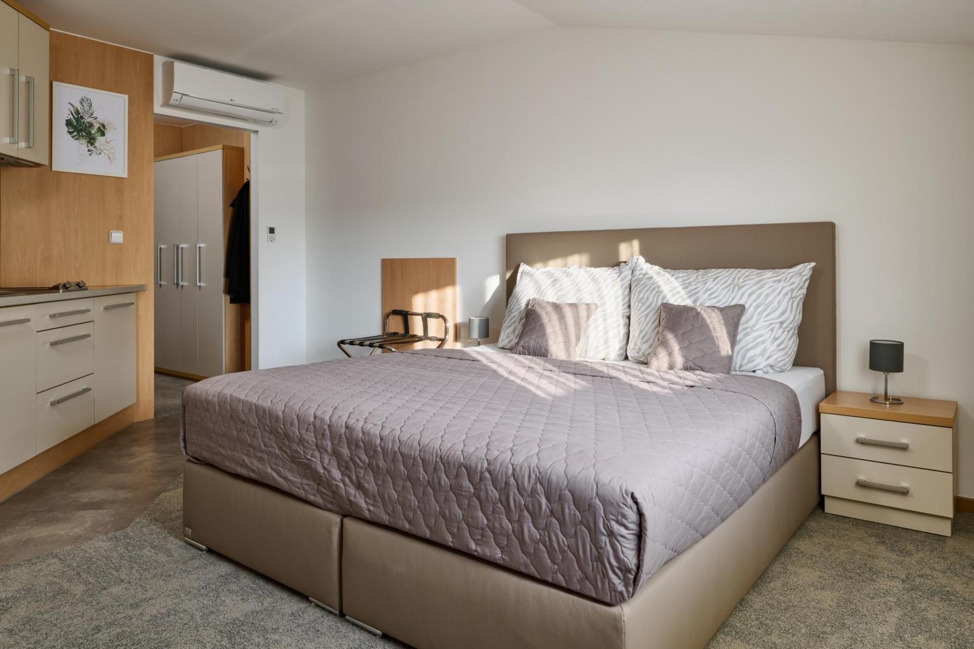 מלאדה בולסלאב Hotel Osvit מראה חיצוני תמונה