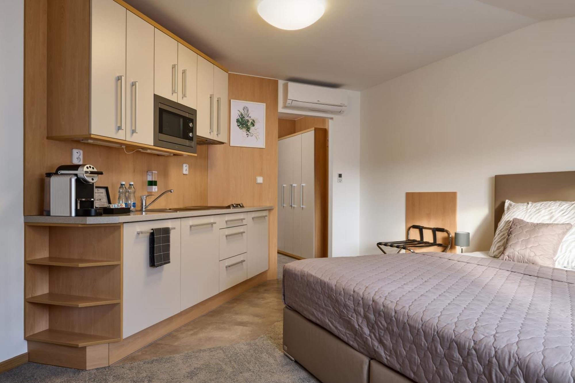 מלאדה בולסלאב Hotel Osvit מראה חיצוני תמונה