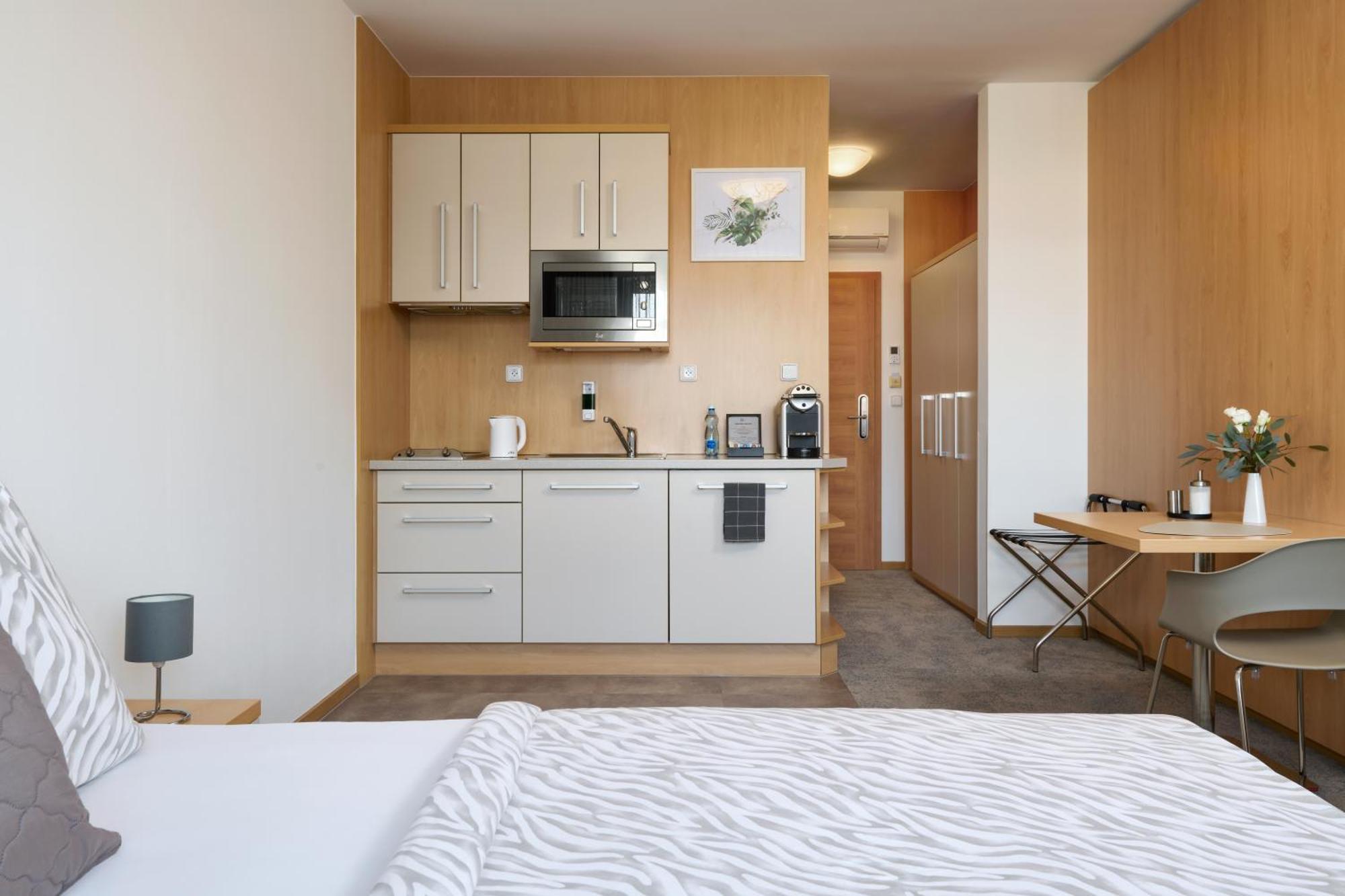 מלאדה בולסלאב Hotel Osvit מראה חיצוני תמונה