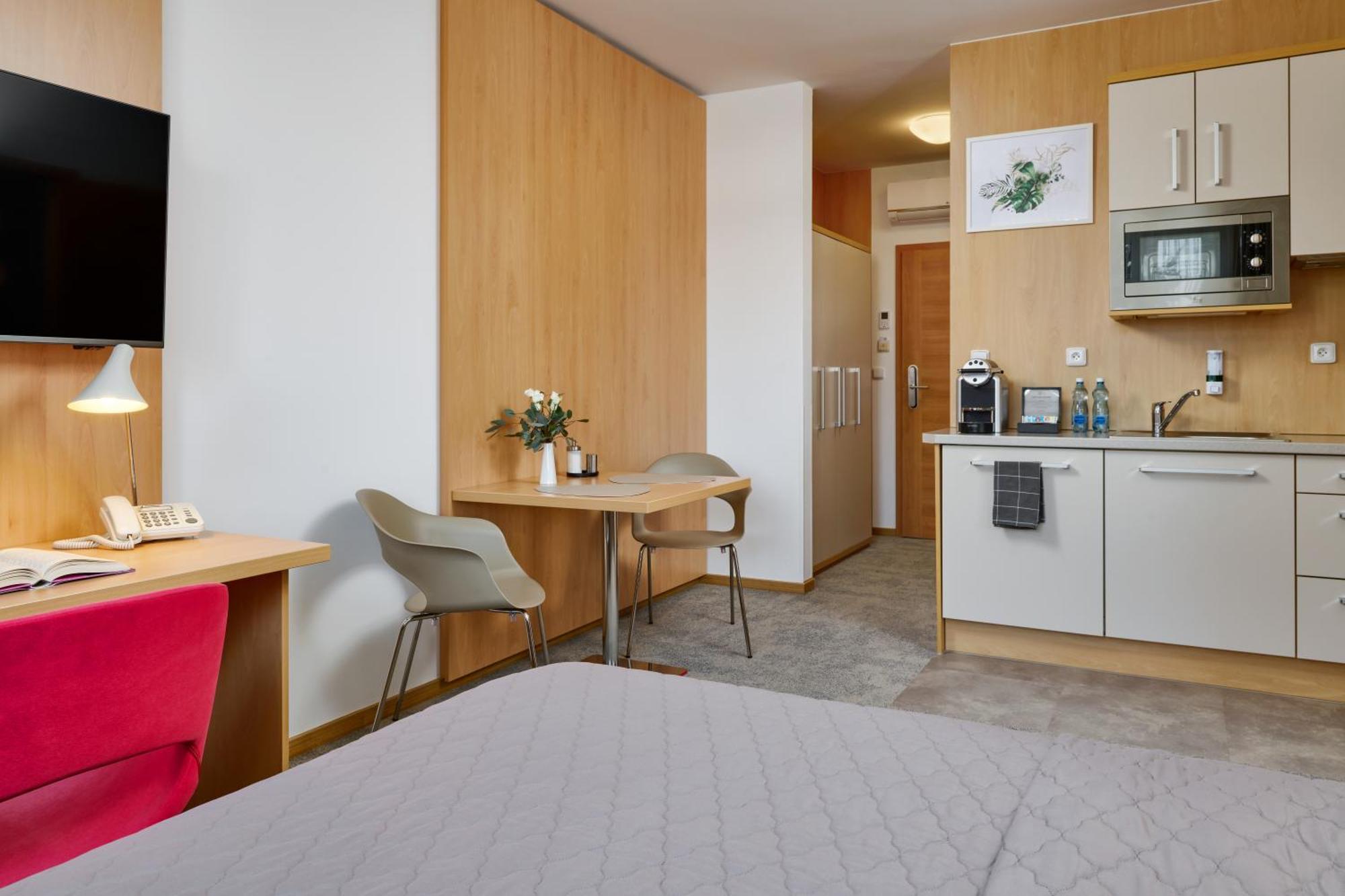 מלאדה בולסלאב Hotel Osvit מראה חיצוני תמונה