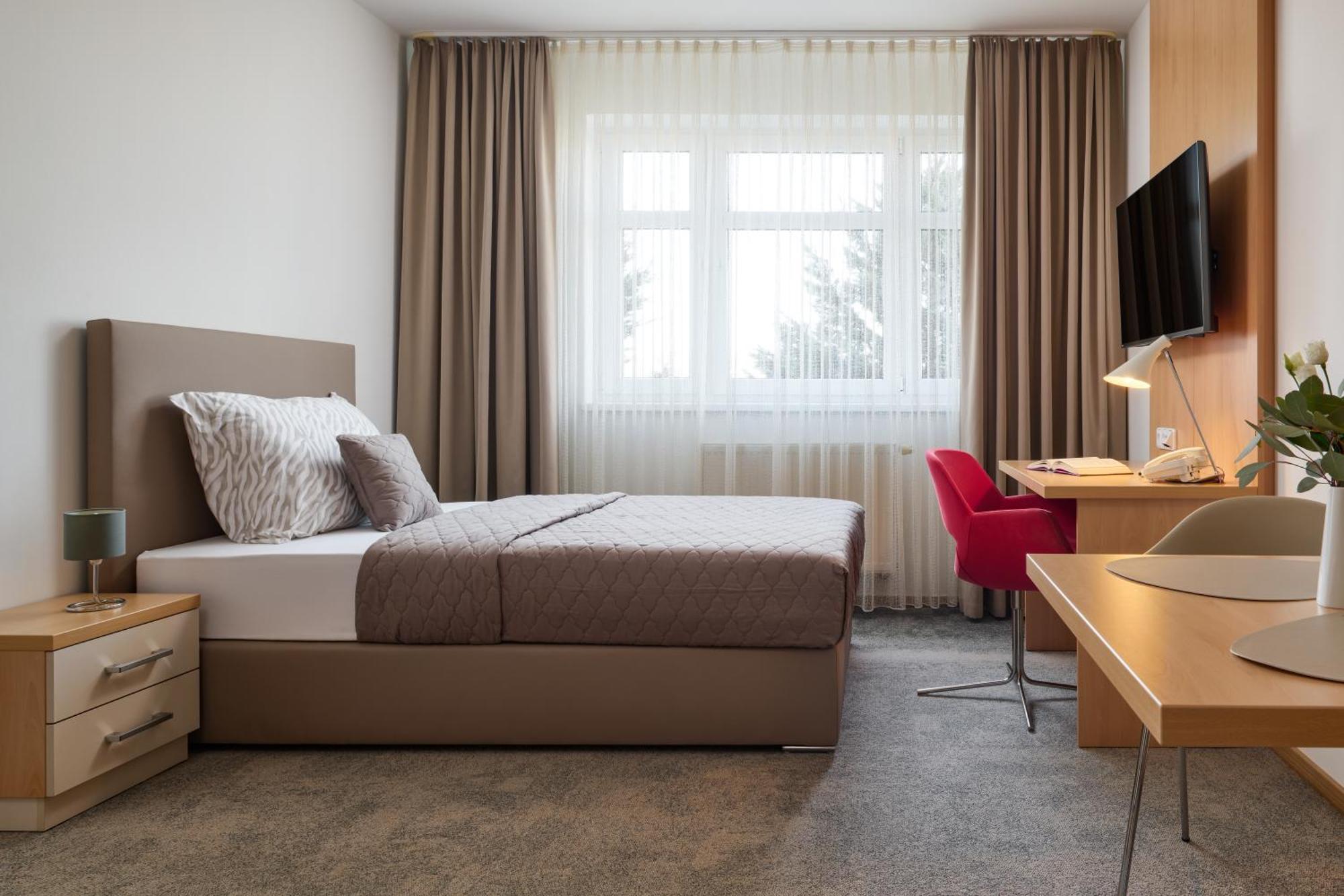 מלאדה בולסלאב Hotel Osvit מראה חיצוני תמונה