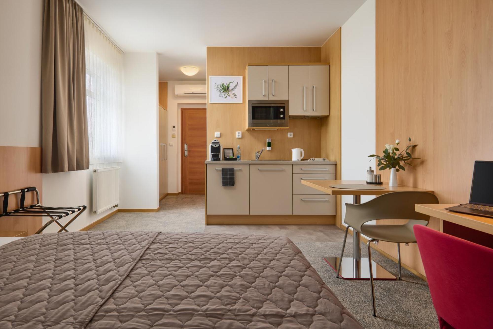 מלאדה בולסלאב Hotel Osvit מראה חיצוני תמונה
