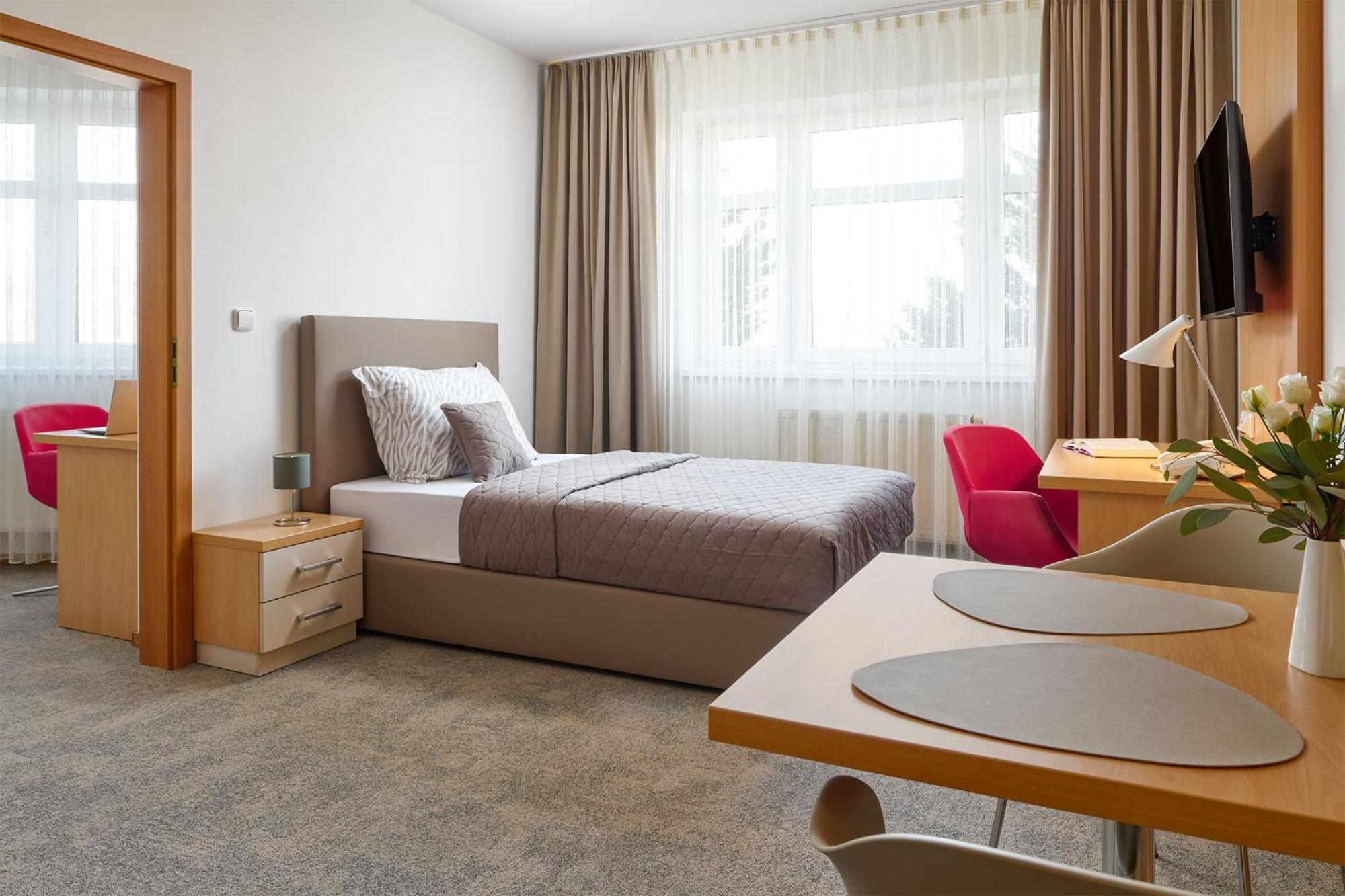 מלאדה בולסלאב Hotel Osvit מראה חיצוני תמונה