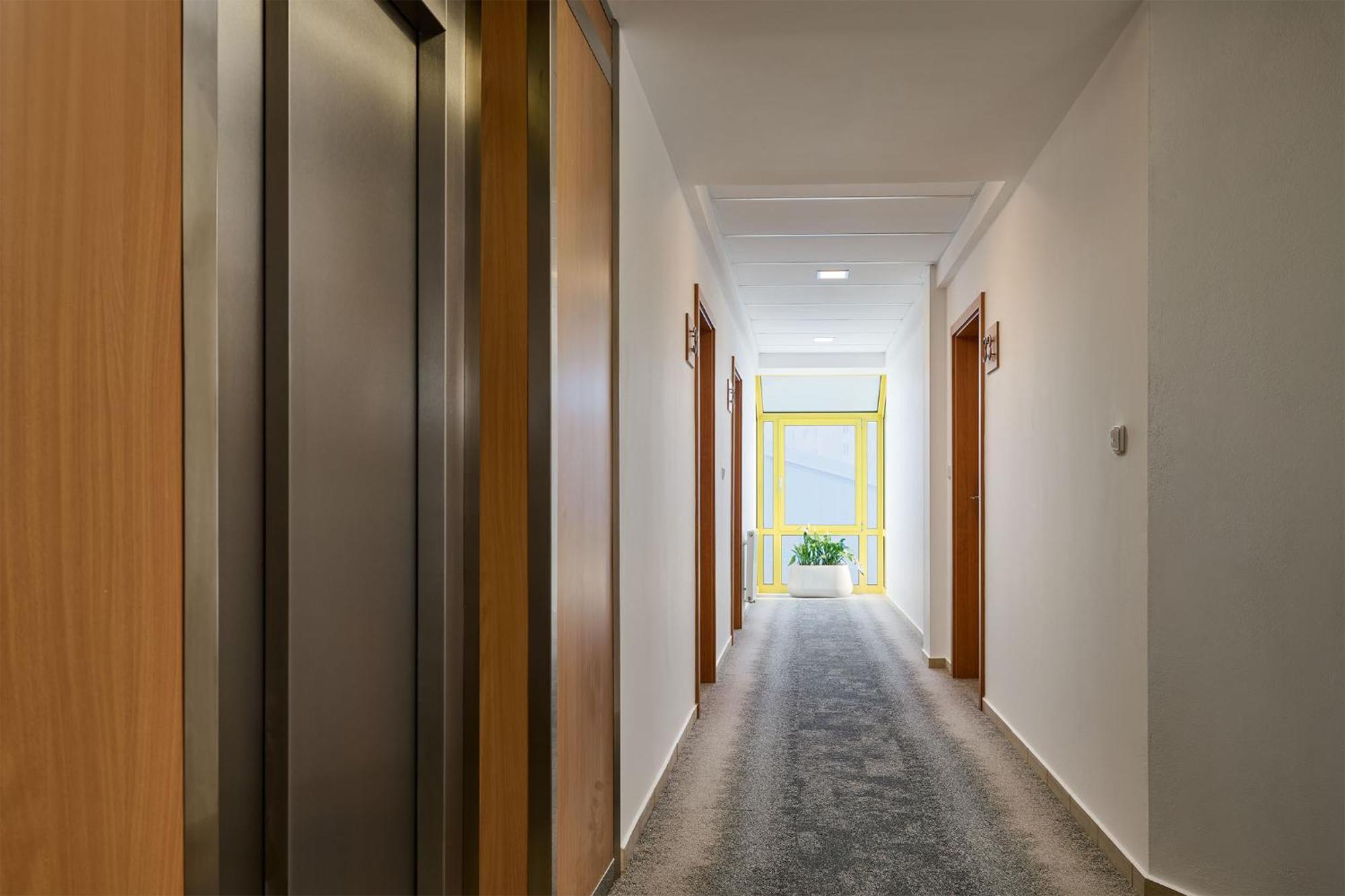 מלאדה בולסלאב Hotel Osvit מראה חיצוני תמונה