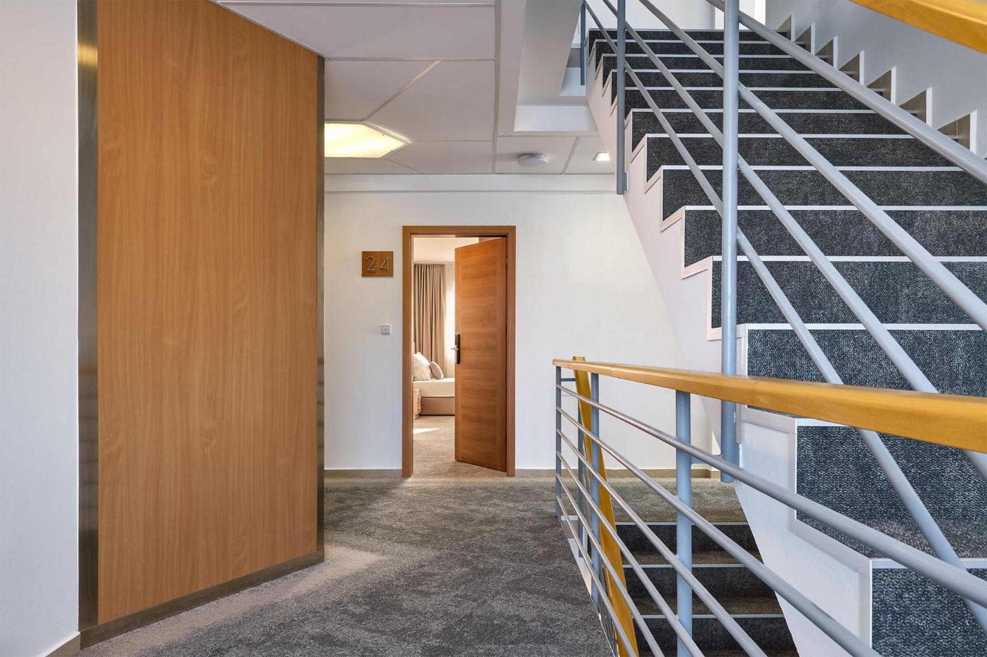 מלאדה בולסלאב Hotel Osvit מראה חיצוני תמונה
